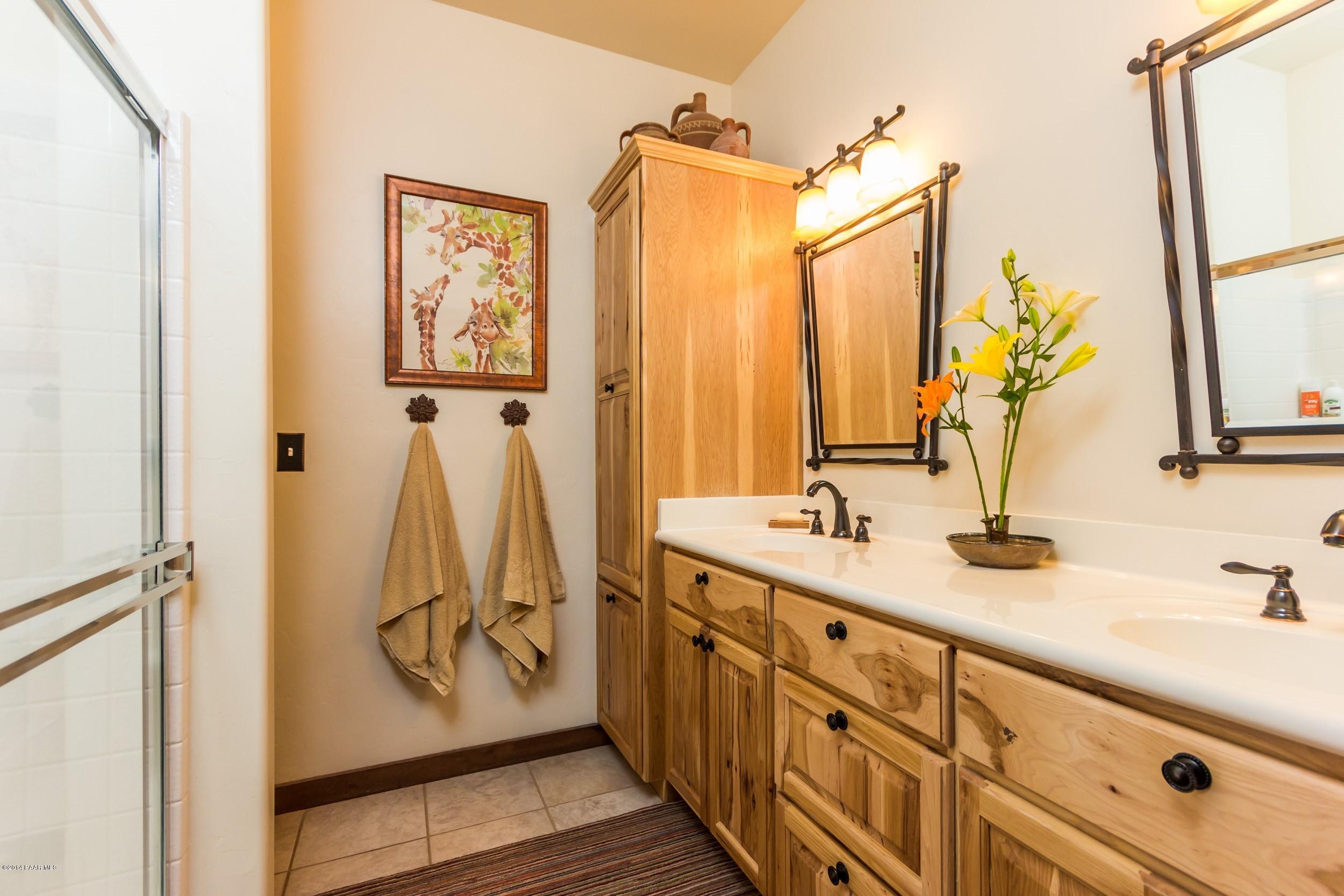 2260 Shadow Valley Ranch Road Prescott, AZ 86305 - Photo 8 of 16 Master Bathroom