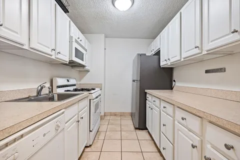 $2,700 | 33 Pond Avenue, Unit 704, Brookline, MA 02445