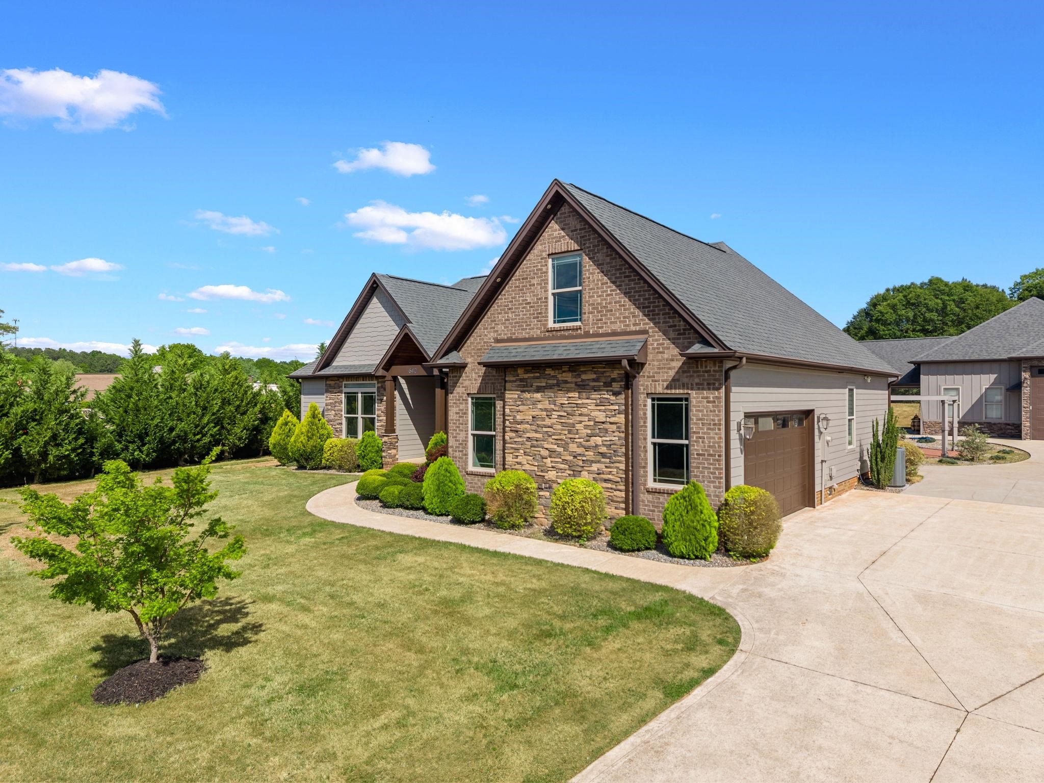 640 Double Bridge Road Boiling Springs, SC 29316 - Photo 3 of 50