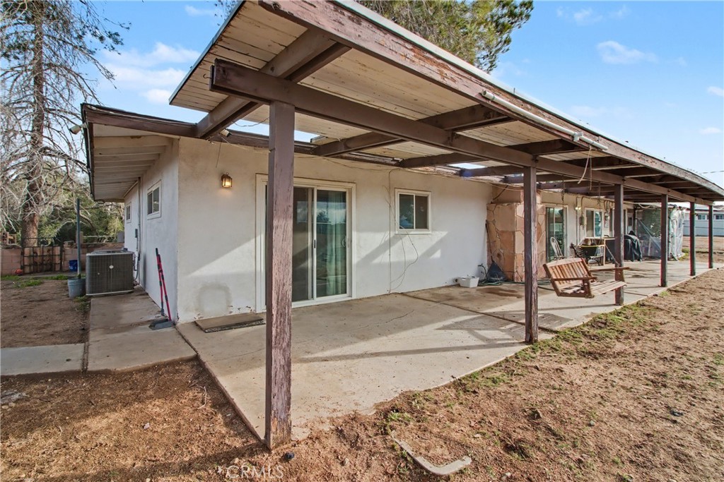 14798 Keota Road Apple Valley, CA 92307 - Photo 17 of 27 a view of a house with backyard and sitting area