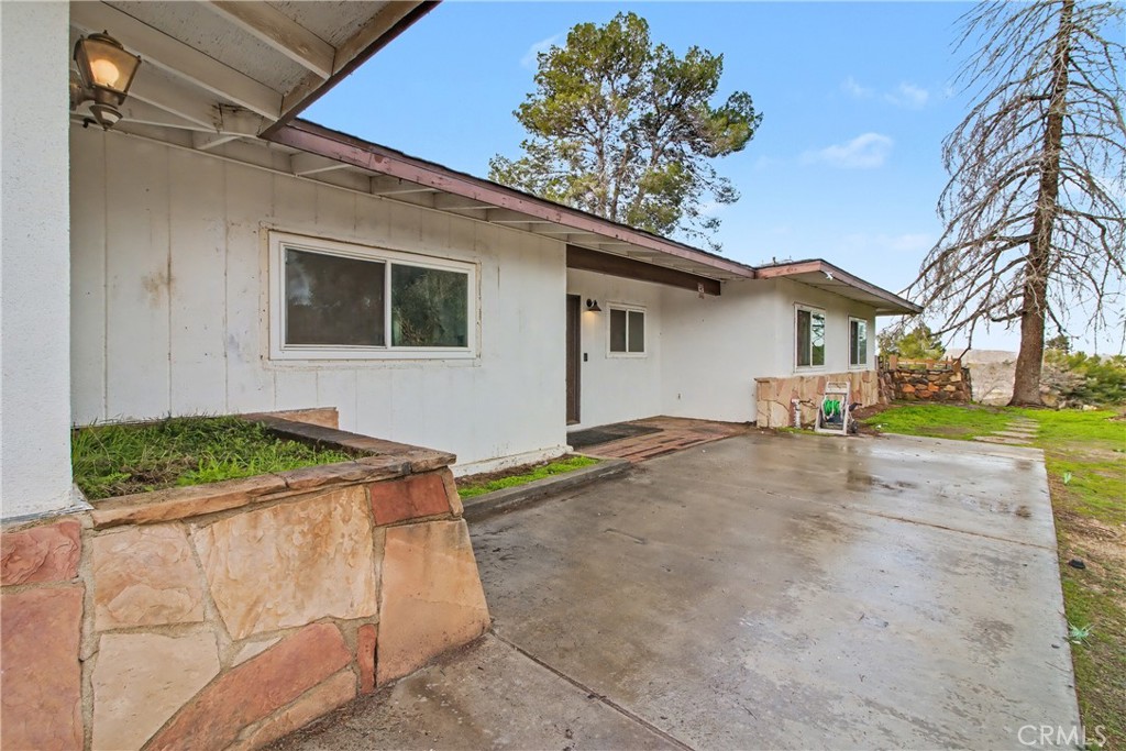 14798 Keota Road Apple Valley, CA 92307 - Photo 3 of 27 a front view of a house with garden