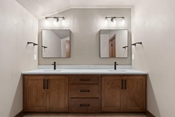 $1,050,000 | 4093 Half Crown Run, De Pere, WI 54115