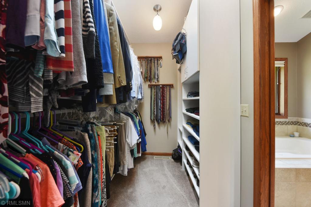 8800 Woodcliff Road Bloomington, MN 55438 - Photo 22 of 37 Gallery Image 22