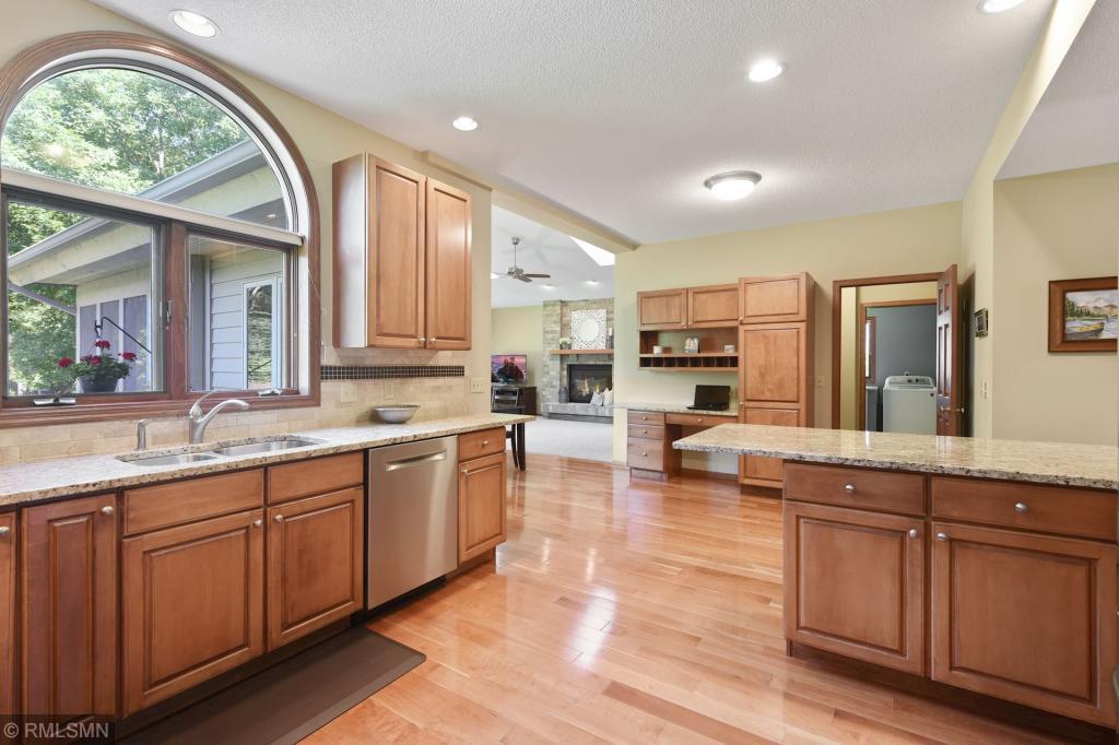 8800 Woodcliff Road Bloomington, MN 55438 - Photo 8 of 37 Gallery Image 8