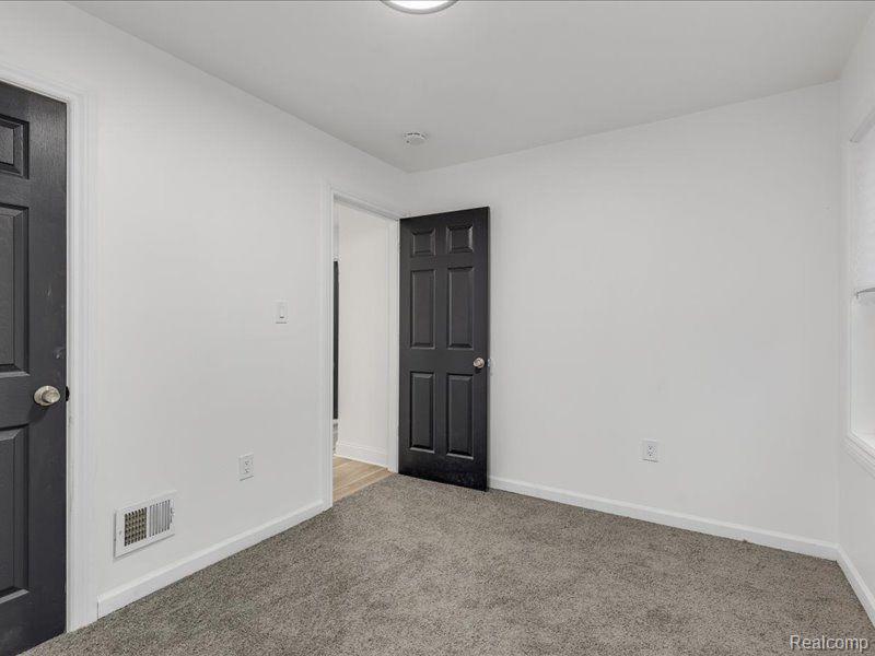 18929 Huntington Road Detroit, MI 48219 - Photo 22 of 26