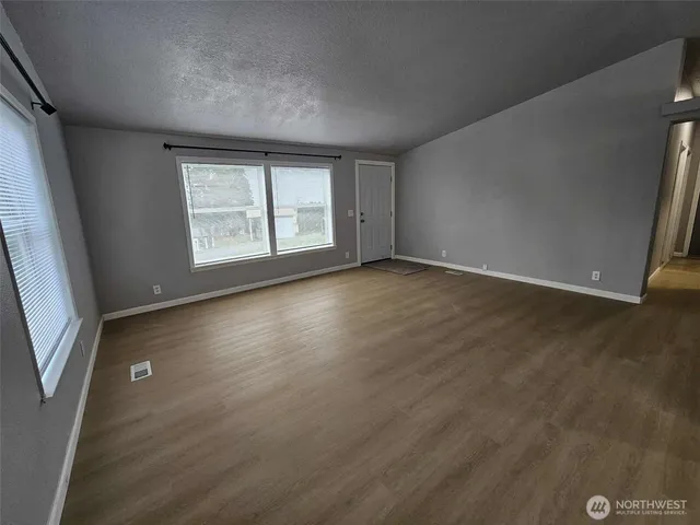 $2,100 | 161 East Greenwood Lane, Shelton, WA 98584