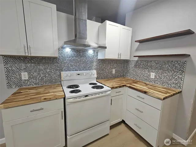 $2,100 | 161 East Greenwood Lane, Shelton, WA 98584