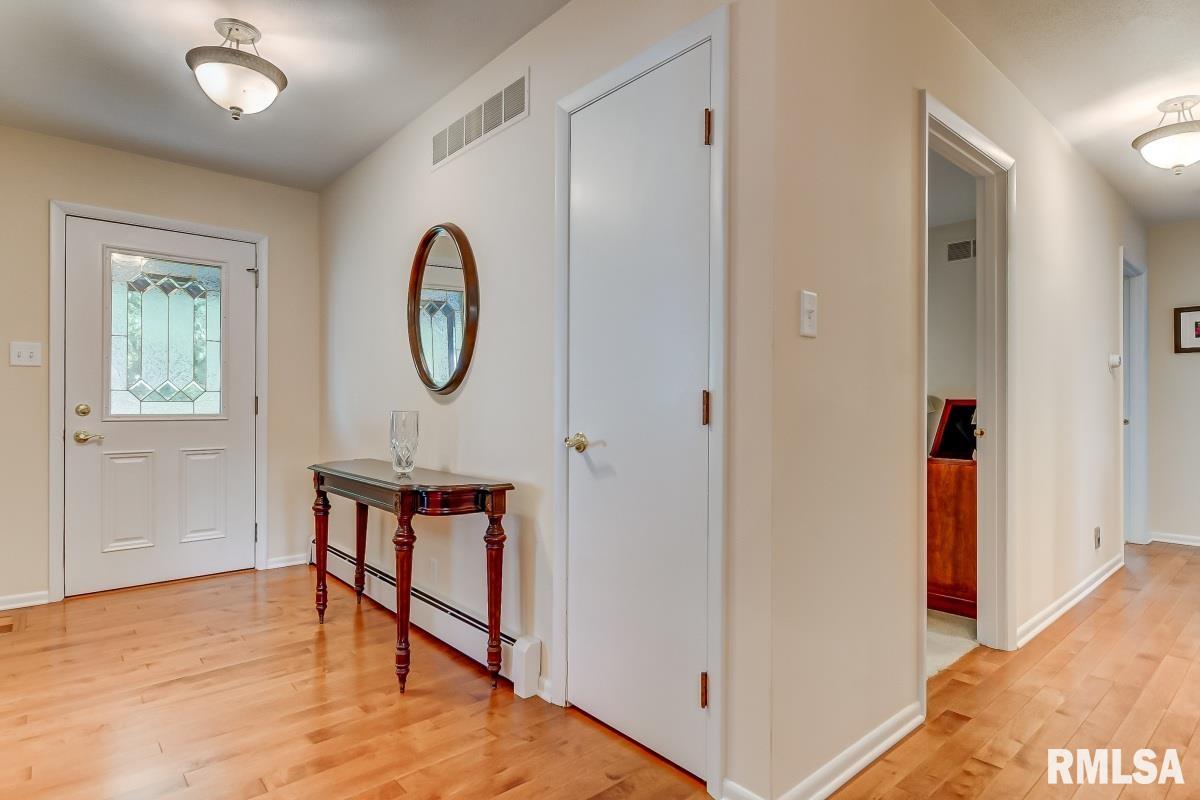 772 Pecan Point Road Petersburg, IL 62675 - Photo 9 of 50 Gallery Image 9