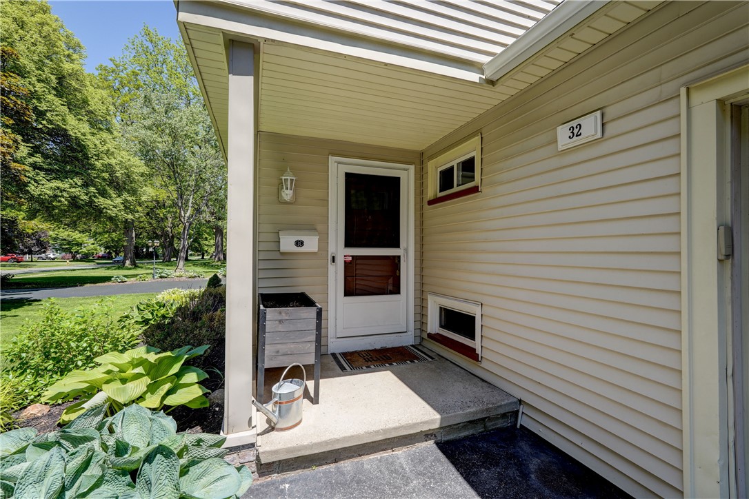 32 Charrington Road Irondequoit, NY 14609 - Photo 4 of 46