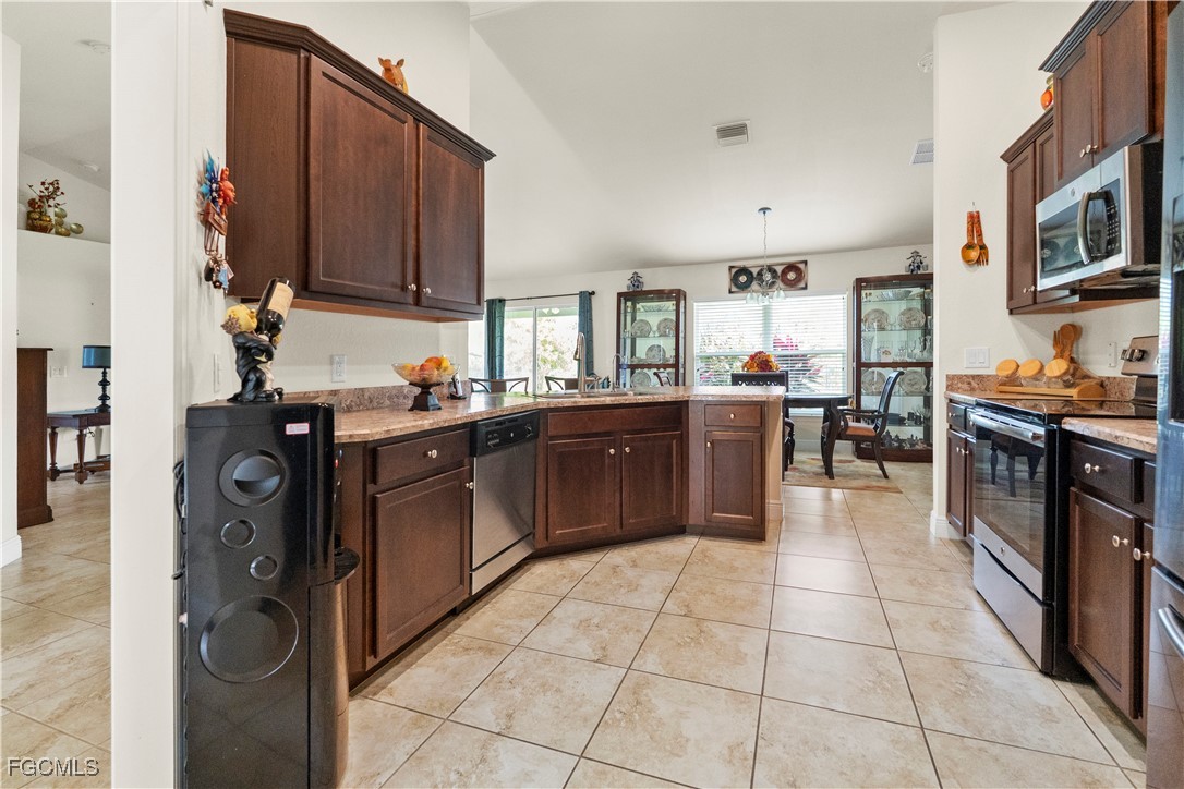 192 Townsend Court Lehigh Acres, FL 33972 - Photo 10 of 50