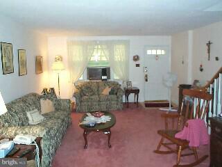 807 Rhawn Street Philadelphia, PA 19111 - Photo 2 of 4 Gallery Image 2