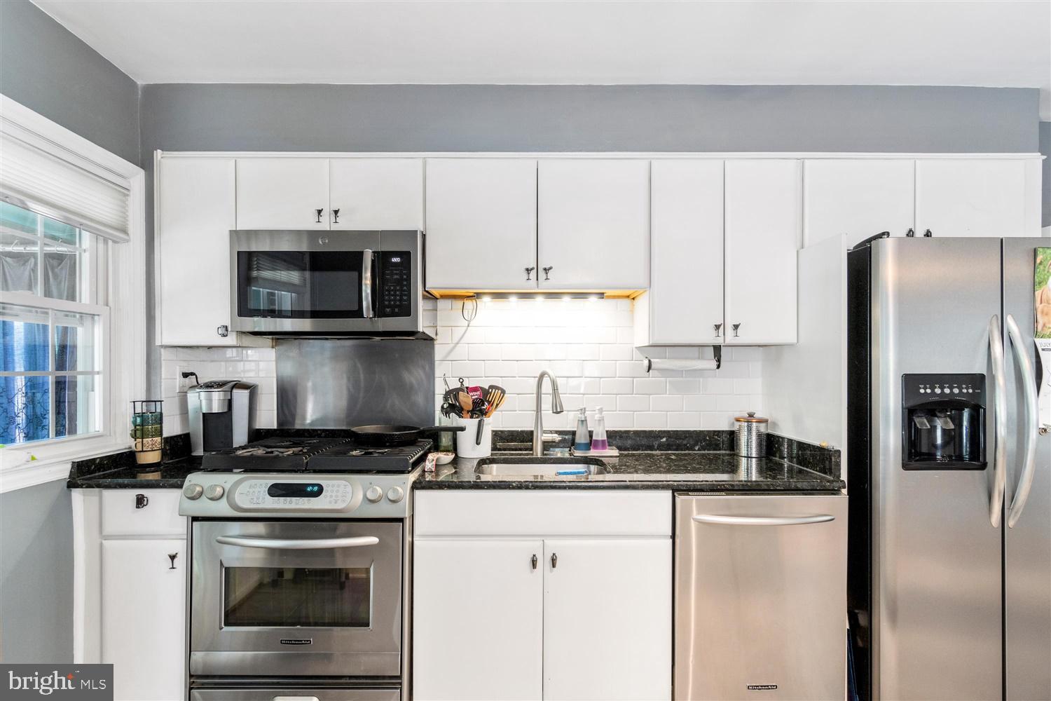 175 Dumbarton Road Baltimore, MD 21212 - Photo 13 of 42 Tons of Natural Light