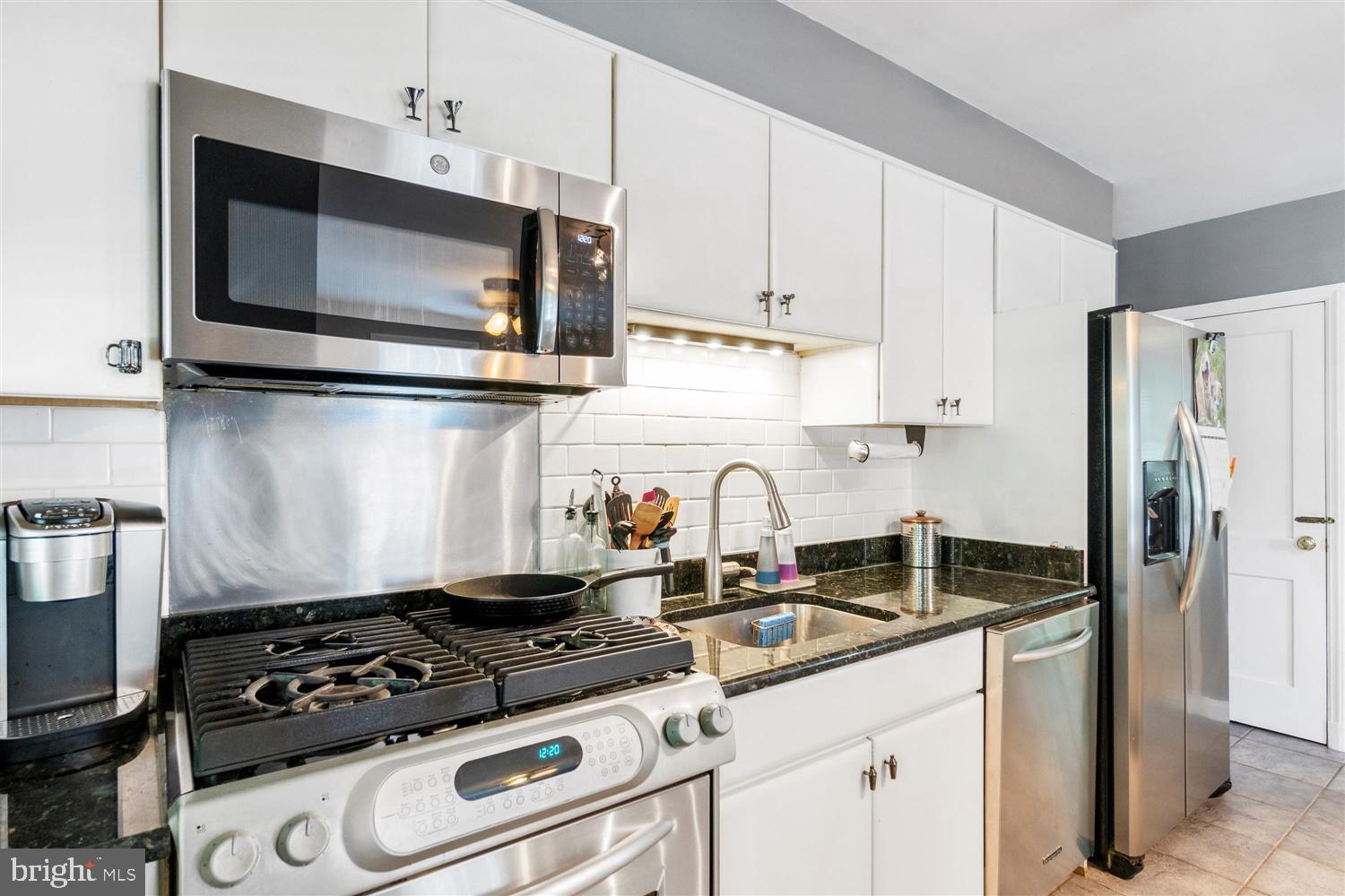 175 Dumbarton Road Baltimore, MD 21212 - Photo 15 of 42 Gas Stove