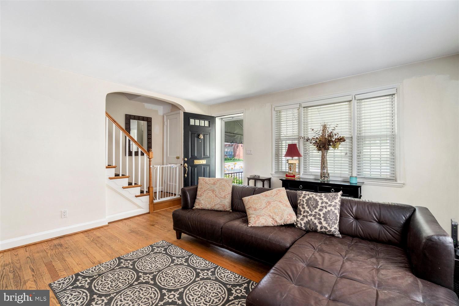 175 Dumbarton Road Baltimore, MD 21212 - Photo 5 of 42 Living Room