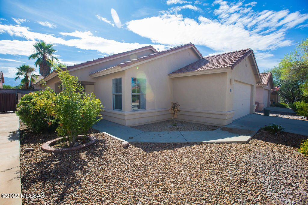 8714 North Frampton Place Tucson, AZ 85742 - Photo 2 of 46