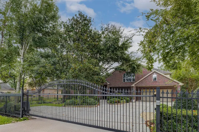 $925,000 | 3509 Mirror Court, Spring, TX 77388