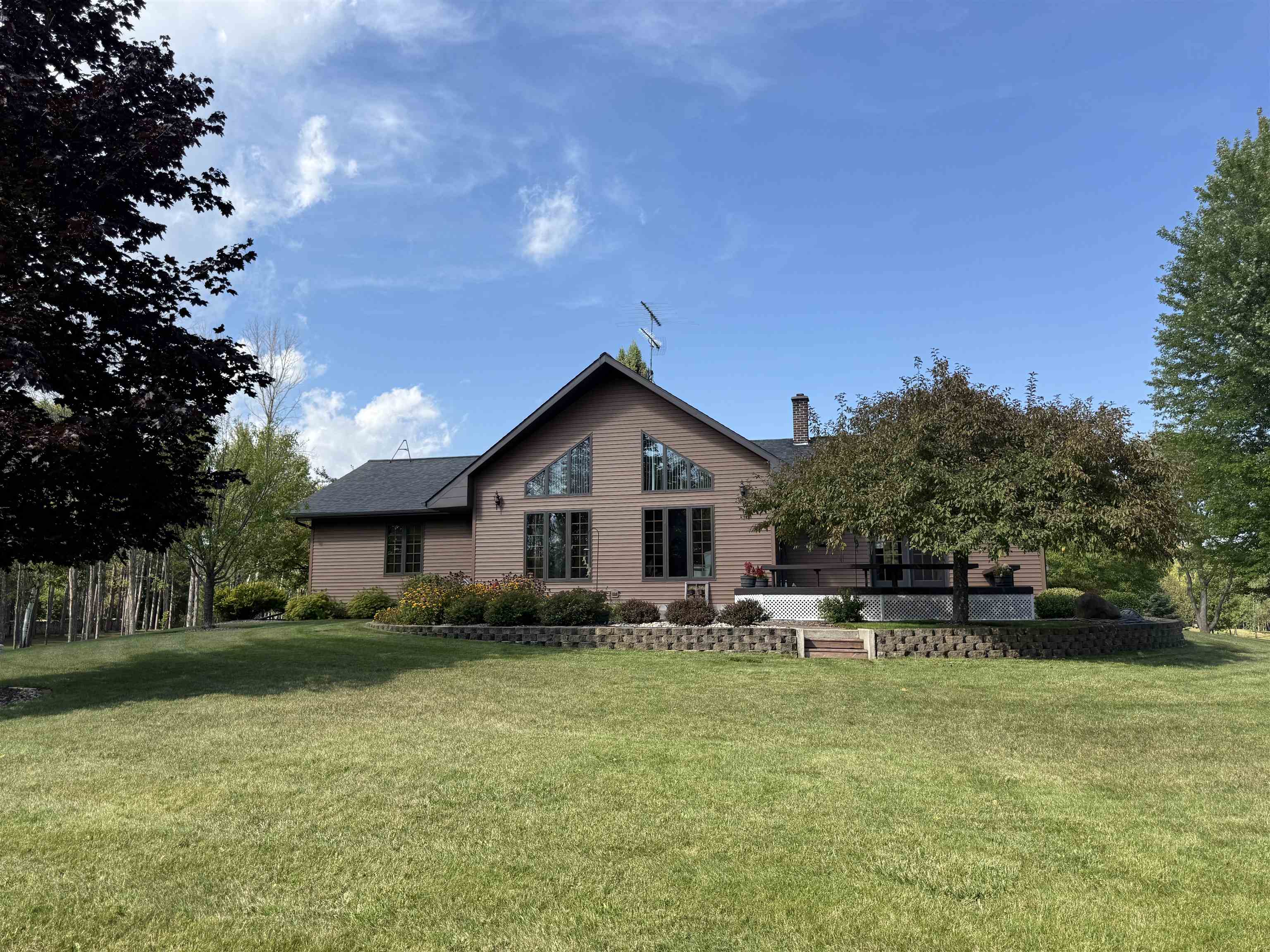 W5402 Number 7 Road Menominee, MI 49858 - Photo 2 of 16 Gallery Image 2