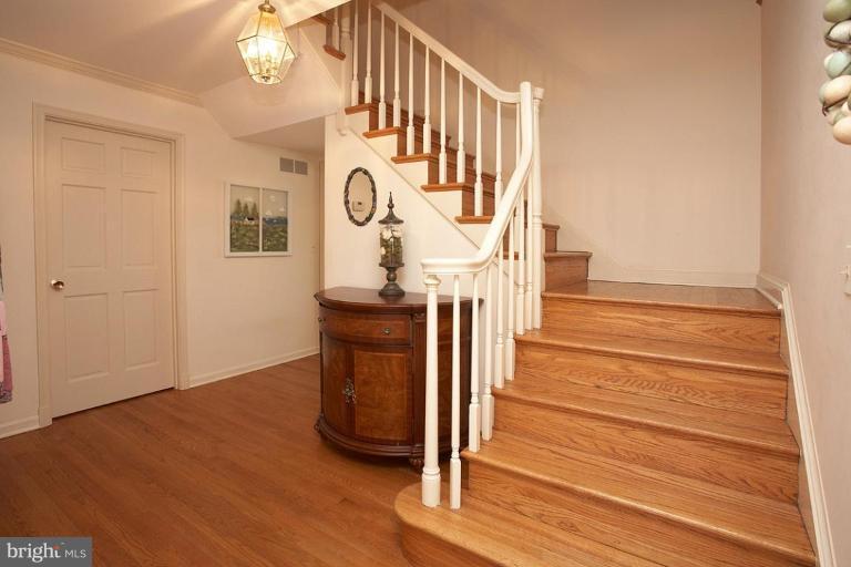 6016 Overlea Road Bethesda, MD 20816 - Photo 2 of 30 Entrance / Foyer