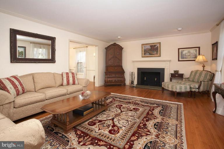 6016 Overlea Road Bethesda, MD 20816 - Photo 11 of 30 Living Room #2