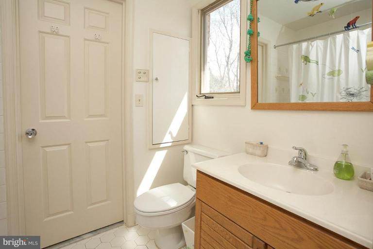 6016 Overlea Road Bethesda, MD 20816 - Photo 29 of 30 Bath #1