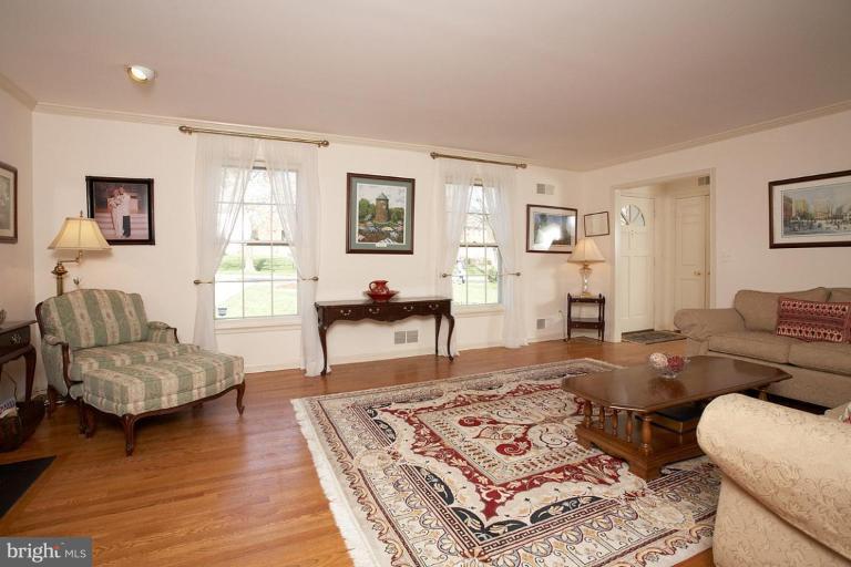6016 Overlea Road Bethesda, MD 20816 - Photo 10 of 30 Living Room