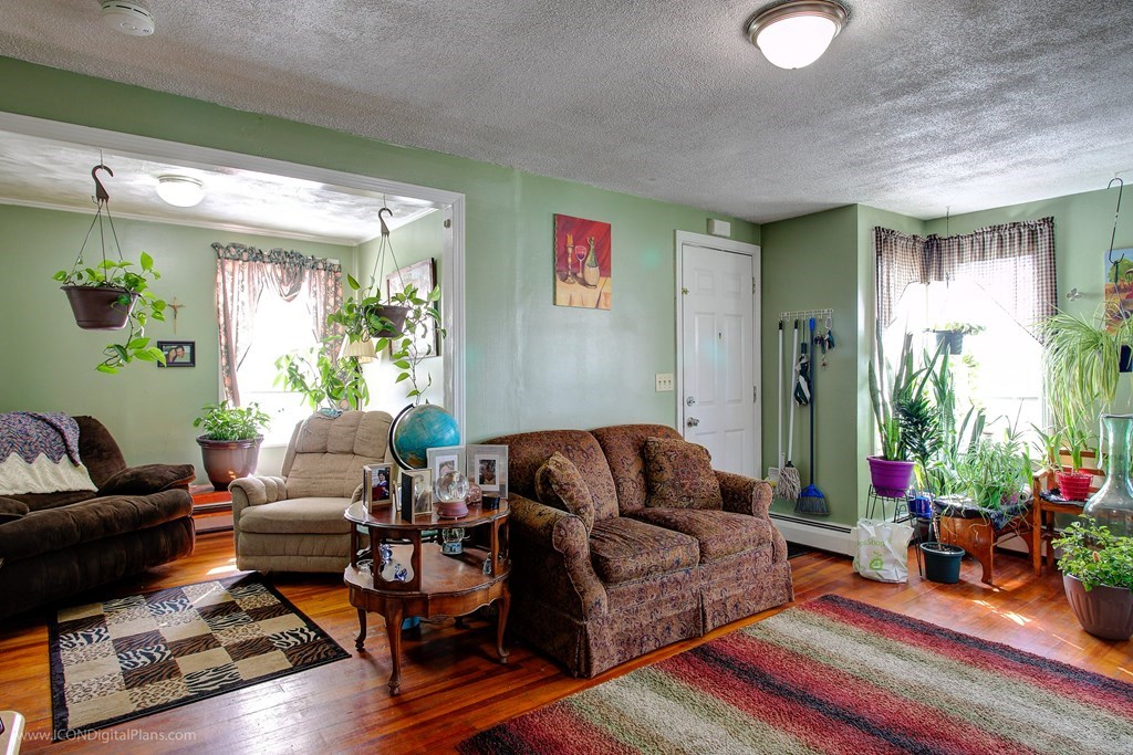 488 Cambridge Street Fall River, MA 02721 - Photo 4 of 29 Gallery Image 4