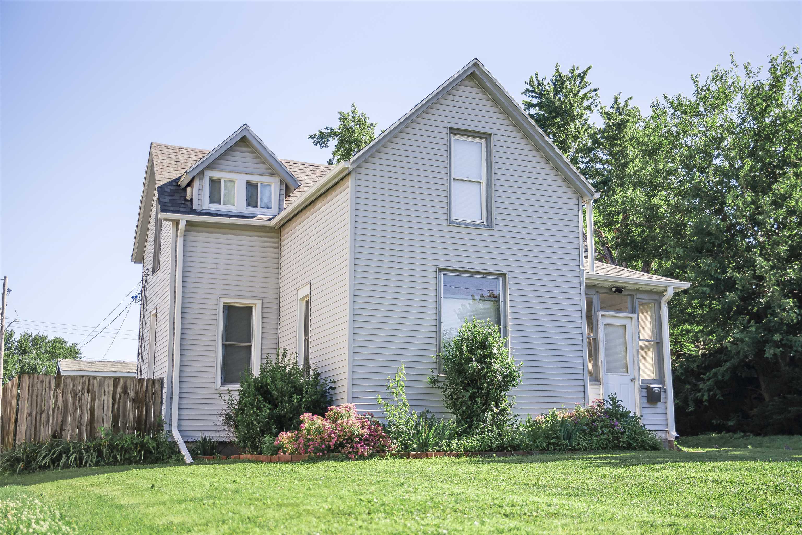 2049 Chestnut Street Quincy, IL 62301 - Photo 1 of 11