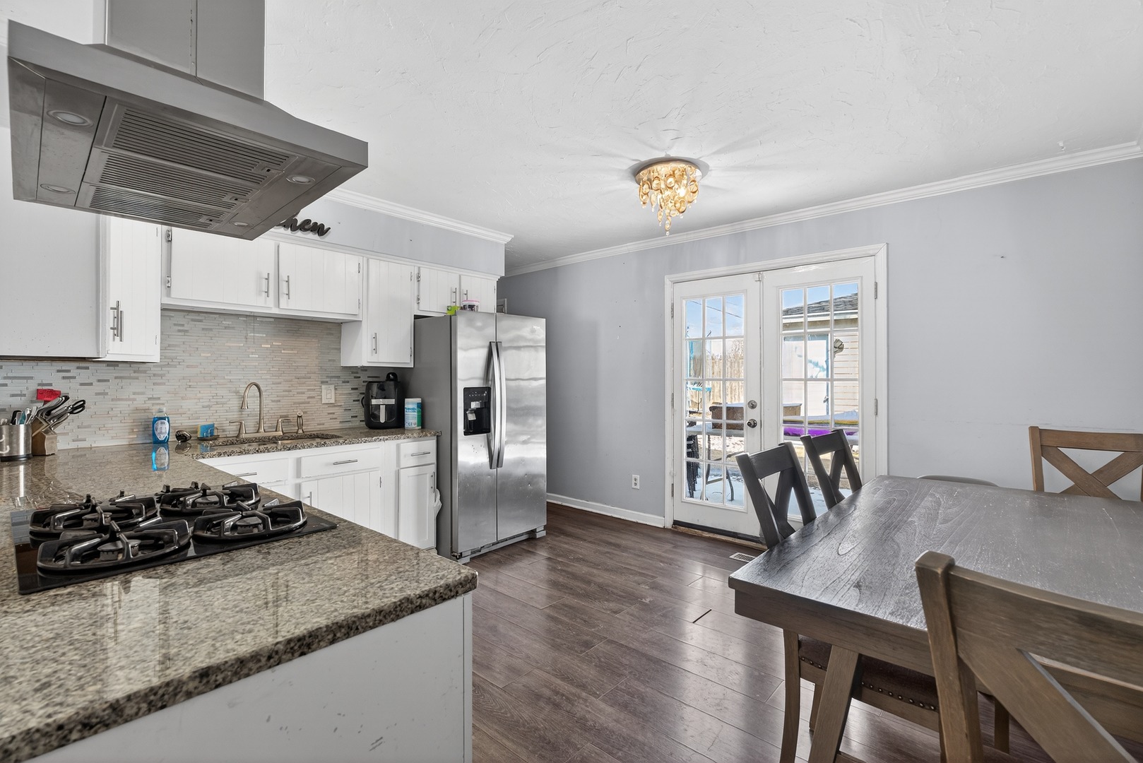 196 Hadleigh Road Bolingbrook, IL 60440 - Photo 3 of 20