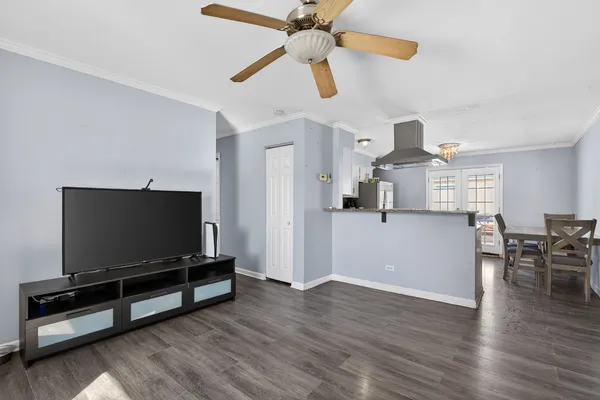 $290,000 | 196 Hadleigh Road, Bolingbrook, IL 60440