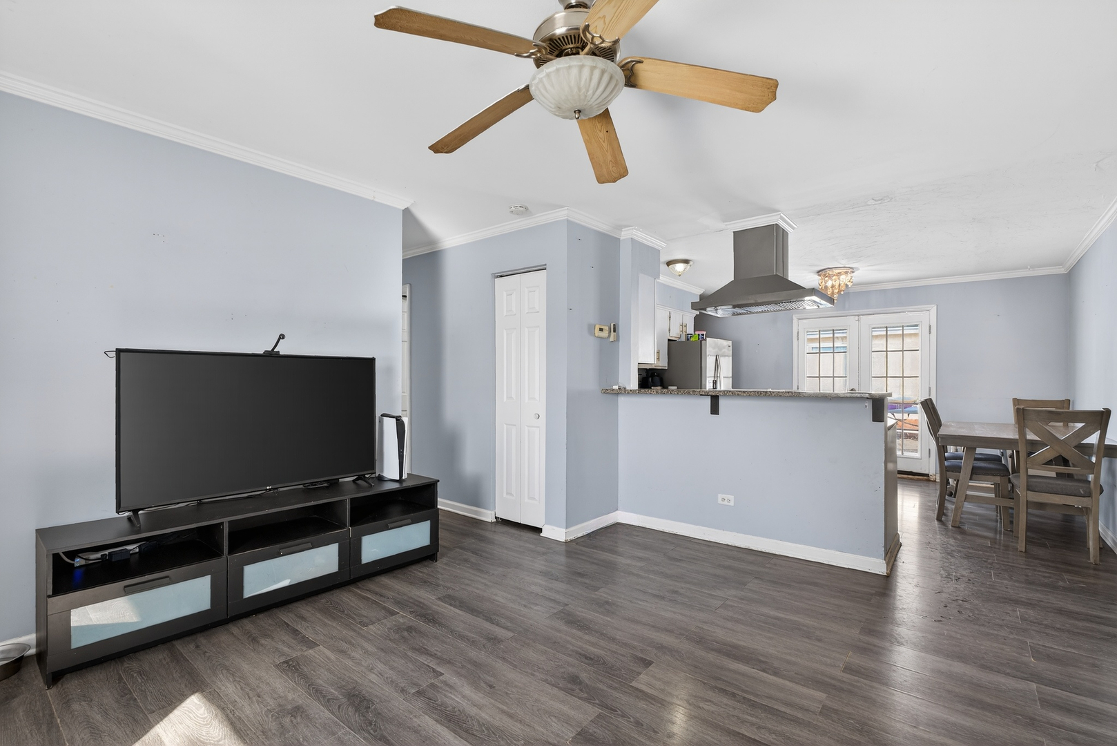 196 Hadleigh Road Bolingbrook, IL 60440 - Photo 4 of 20