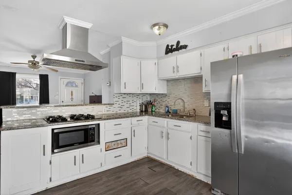 $290,000 | 196 Hadleigh Road, Bolingbrook, IL 60440