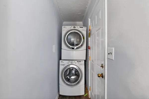 $290,000 | 196 Hadleigh Road, Bolingbrook, IL 60440