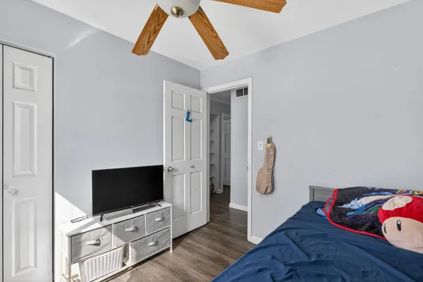 $290,000 | 196 Hadleigh Road, Bolingbrook, IL 60440