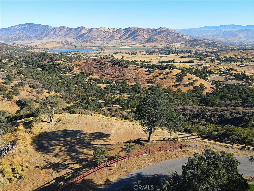0 Zurich Tehachapi, CA 93561 - Photo 3 of 51 You can build a beautiful home almost anywhere... but only the right lot turns a beautiful home into something truly World-Class. This is that lot.