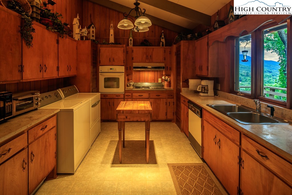 207 Spruce Street Boone, NC 28607 - Photo 5 of 25 Gallery Image 5