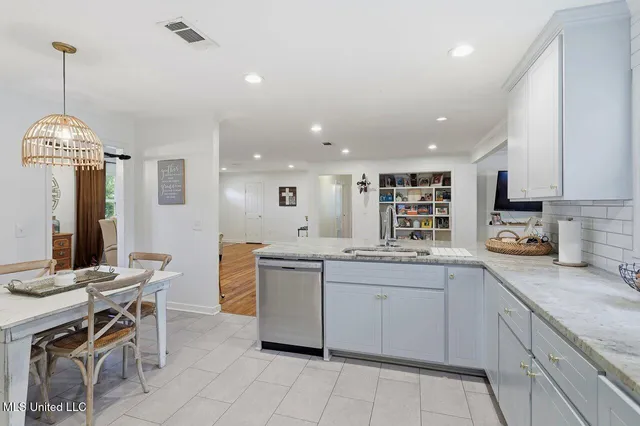 $285,000 | 902 East College Street, Clinton, MS 39056