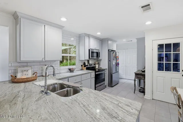 $285,000 | 902 East College Street, Clinton, MS 39056