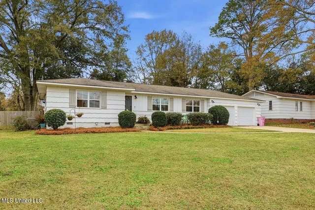 $285,000 | 902 East College Street, Clinton, MS 39056