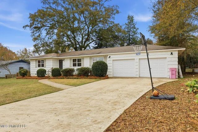 $285,000 | 902 East College Street, Clinton, MS 39056