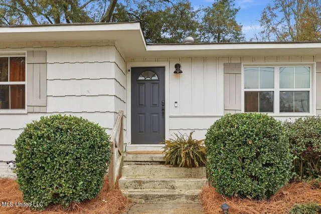 $285,000 | 902 East College Street, Clinton, MS 39056