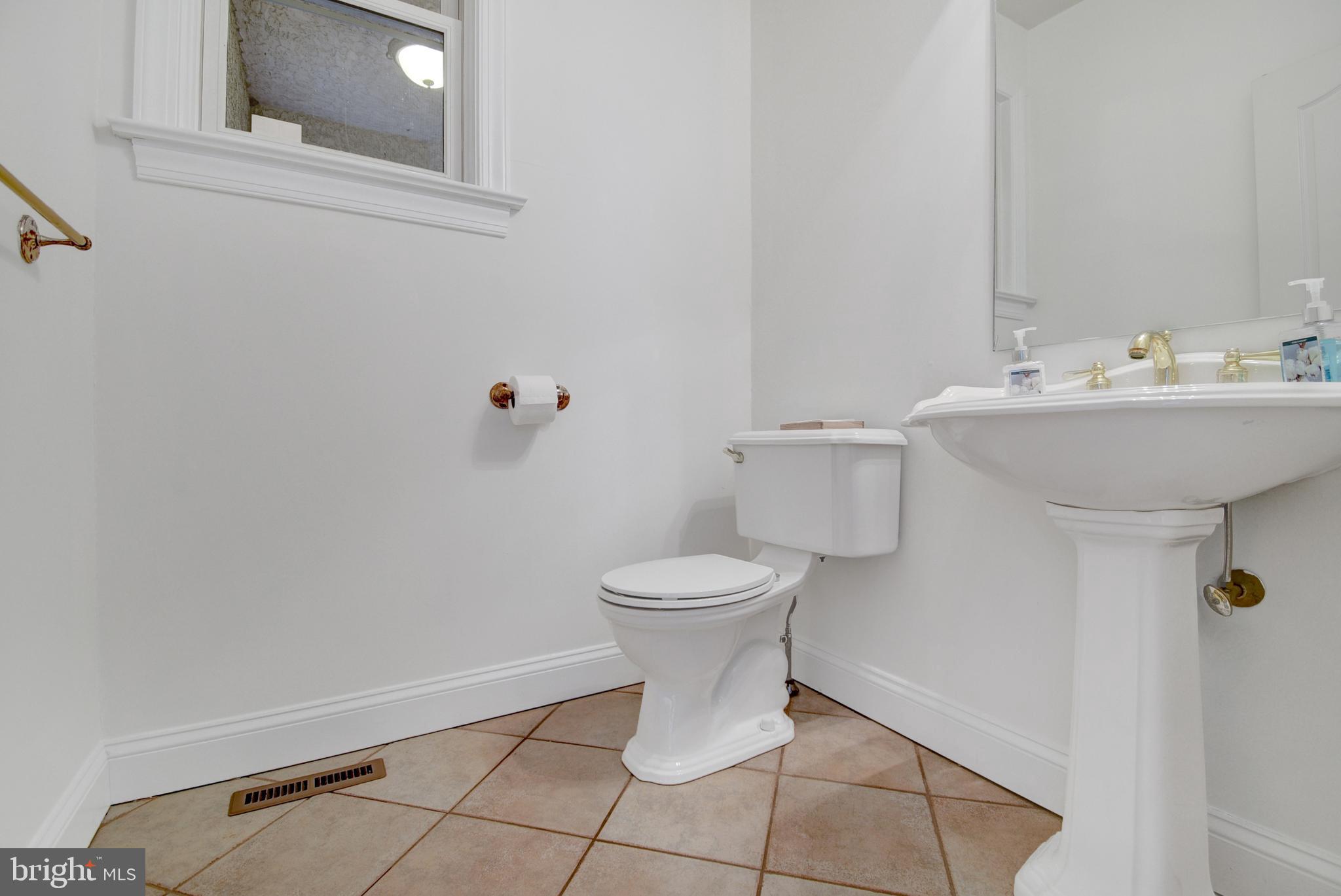411 Marie Drive Wallingford, PA 19086 - Photo 15 of 44 Main Floor Powder Room