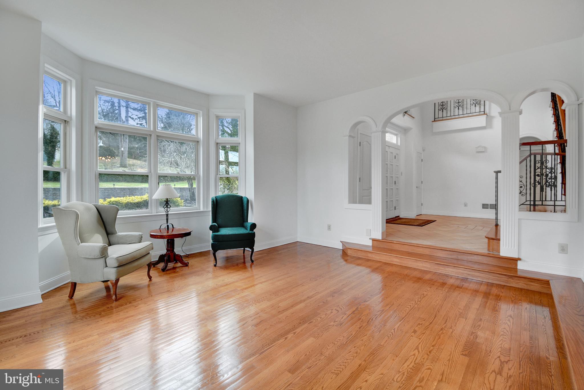 411 Marie Drive Wallingford, PA 19086 - Photo 4 of 44 Living Room