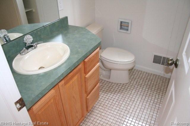 1240 Middle Road Highland, MI 48357 - Photo 10 of 17 Bathroom