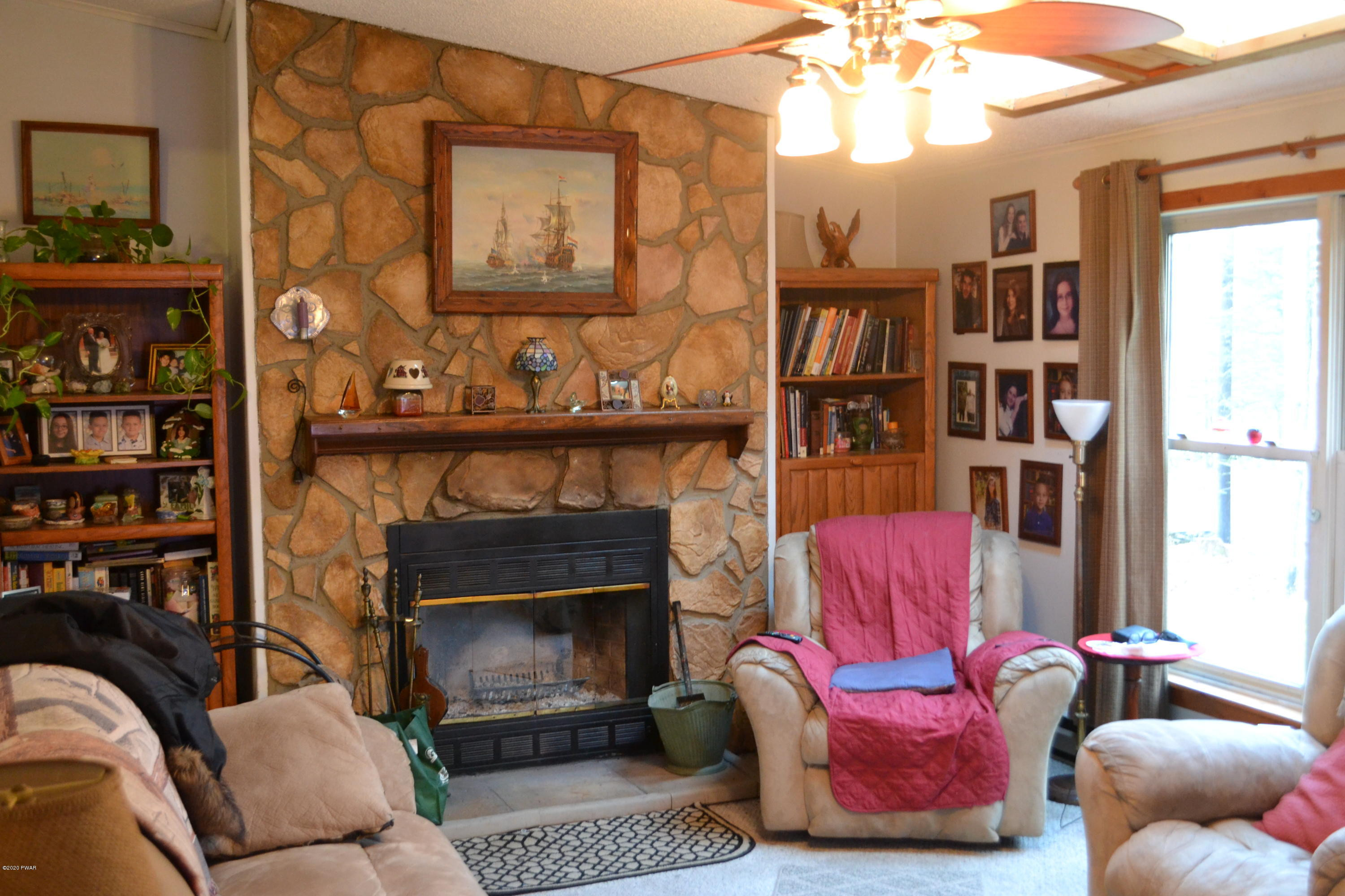 137 Deerfoot Road Lake Ariel, PA 18436 - Photo 15 of 40 Living room