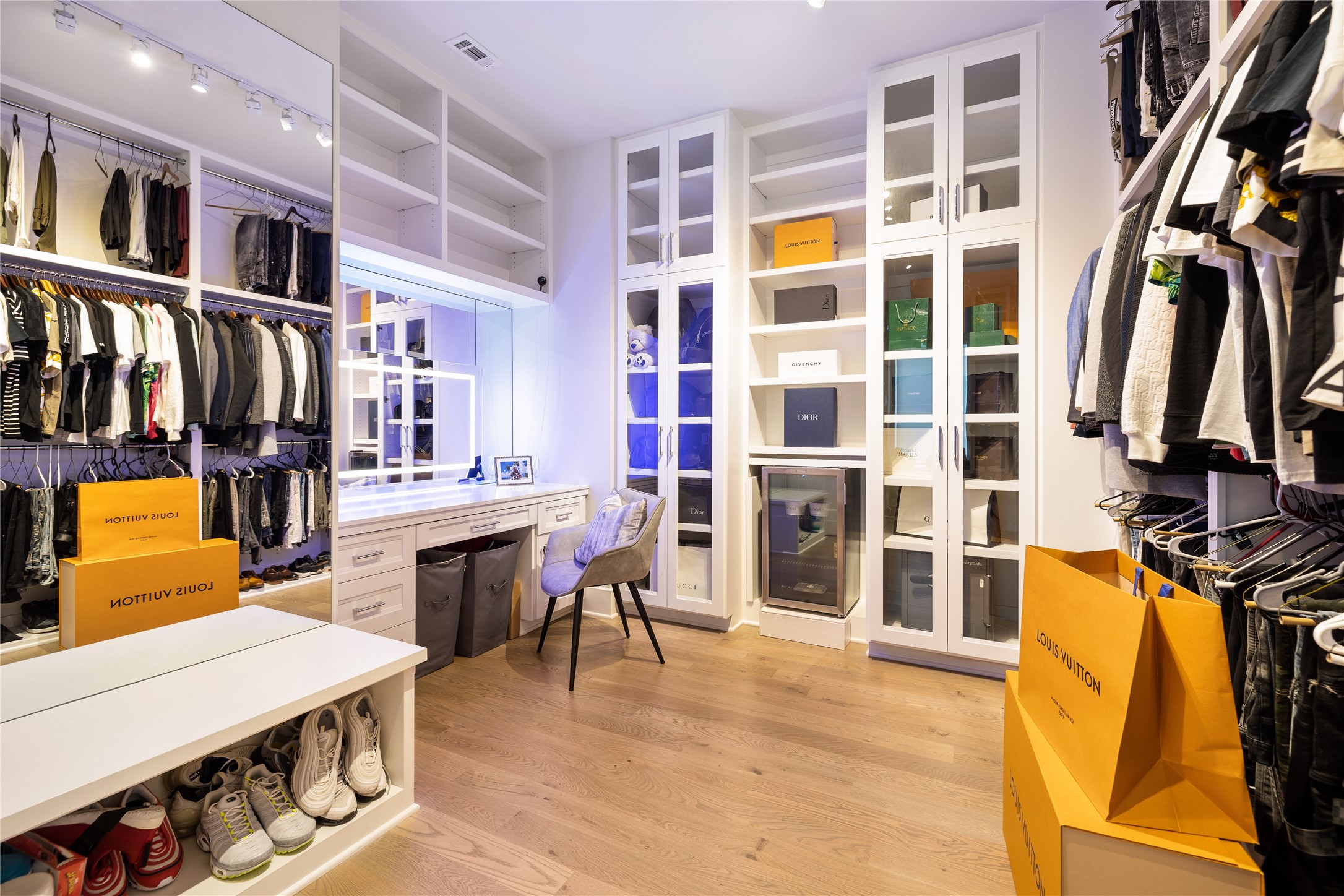 103 Roy Street Houston, TX 77007 - Photo 25 of 37 a view of a livingroom with furniture and staircase