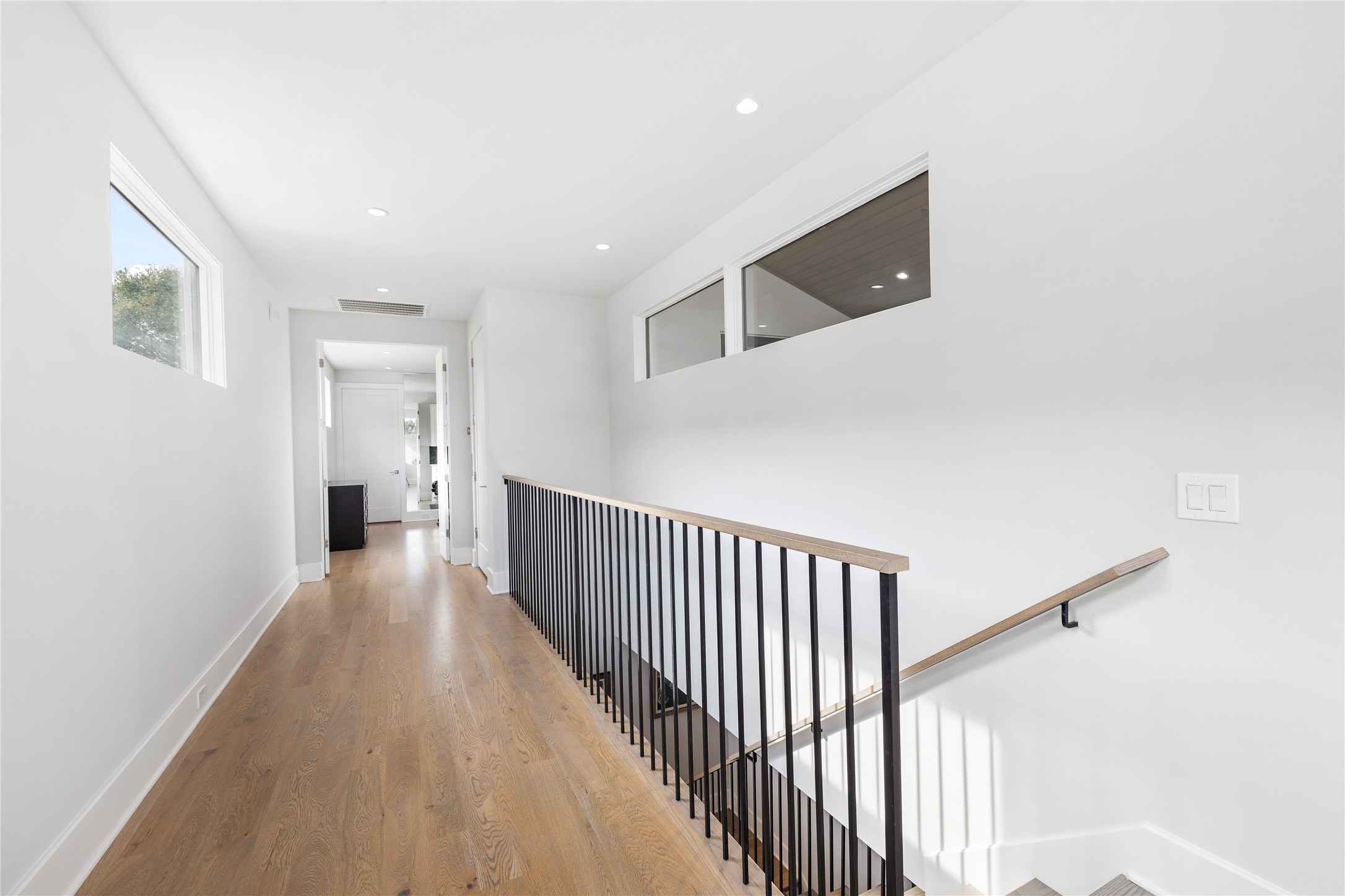 103 Roy Street Houston, TX 77007 - Photo 31 of 37 a view of a hallway with a hallway