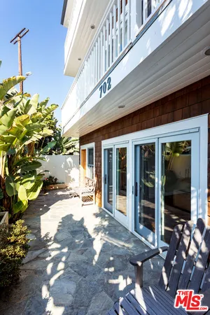 a entryway view with a sitting space