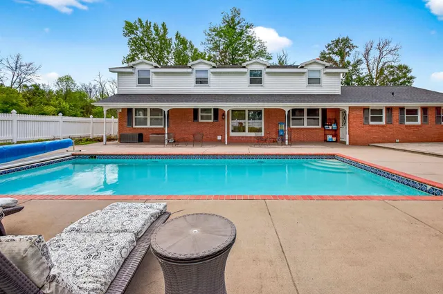 $739,900 | 216 East Main Street, Hortonville, WI 54944