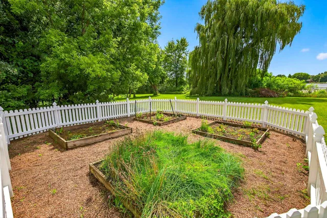 $739,900 | 216 East Main Street, Hortonville, WI 54944