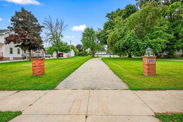 $739,900 | 216 East Main Street, Hortonville, WI 54944